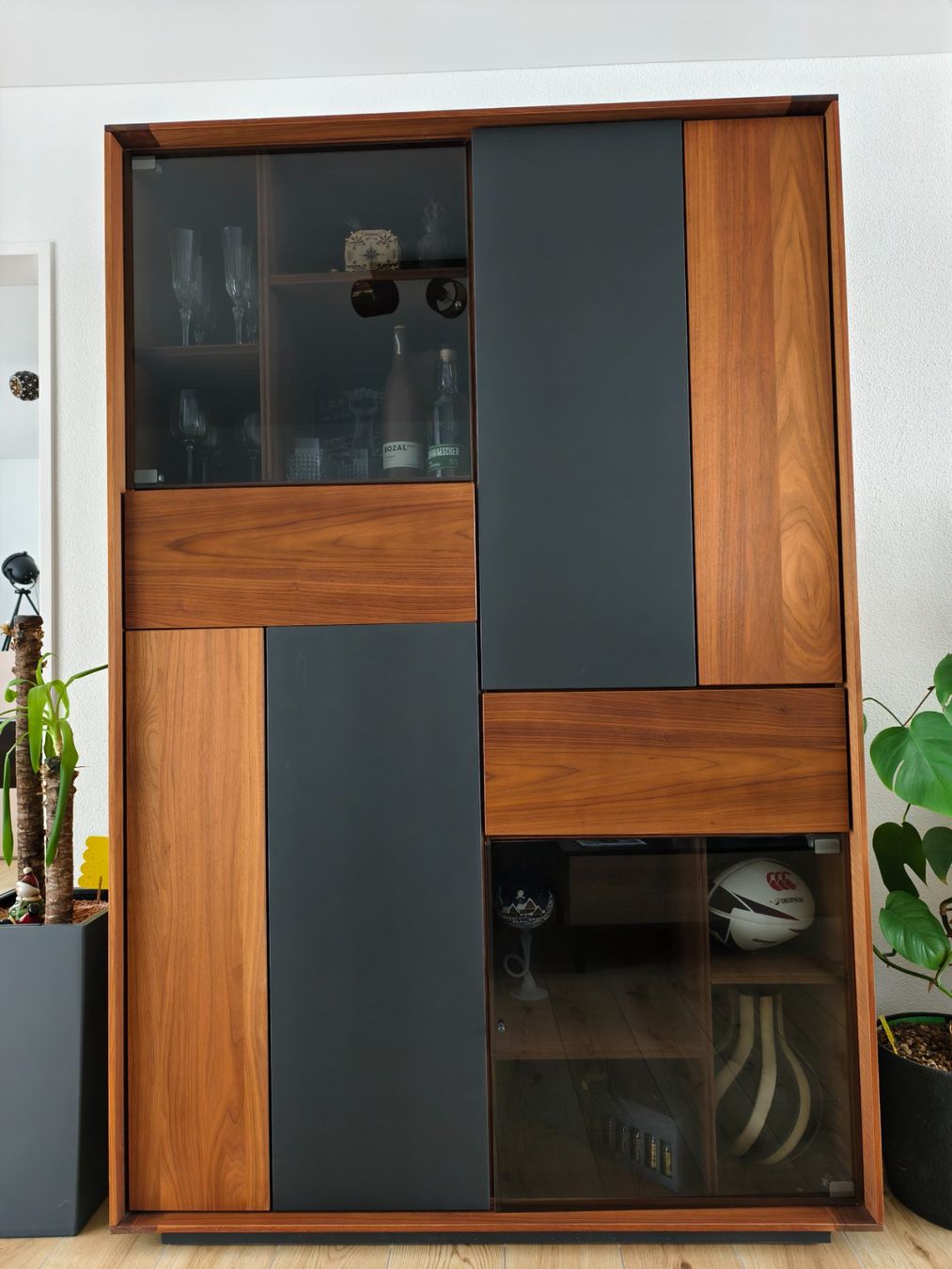 Schränke: Wohnschrank Holz - Vitrine Helsinki – Gebraucht aus Wetzikon ZH von phachen