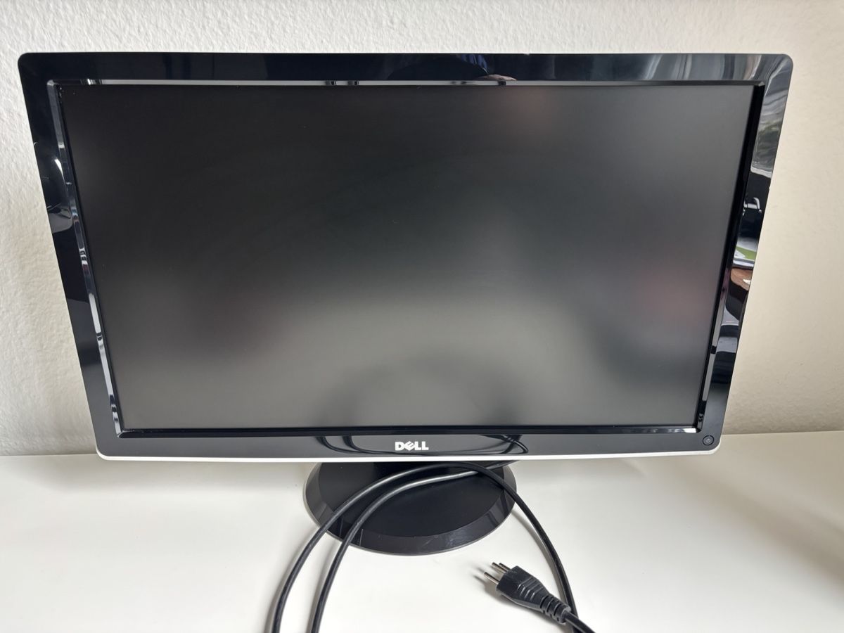 Dell Monitor: Dell Monitor – Usato da Zürich venduto da Dim777