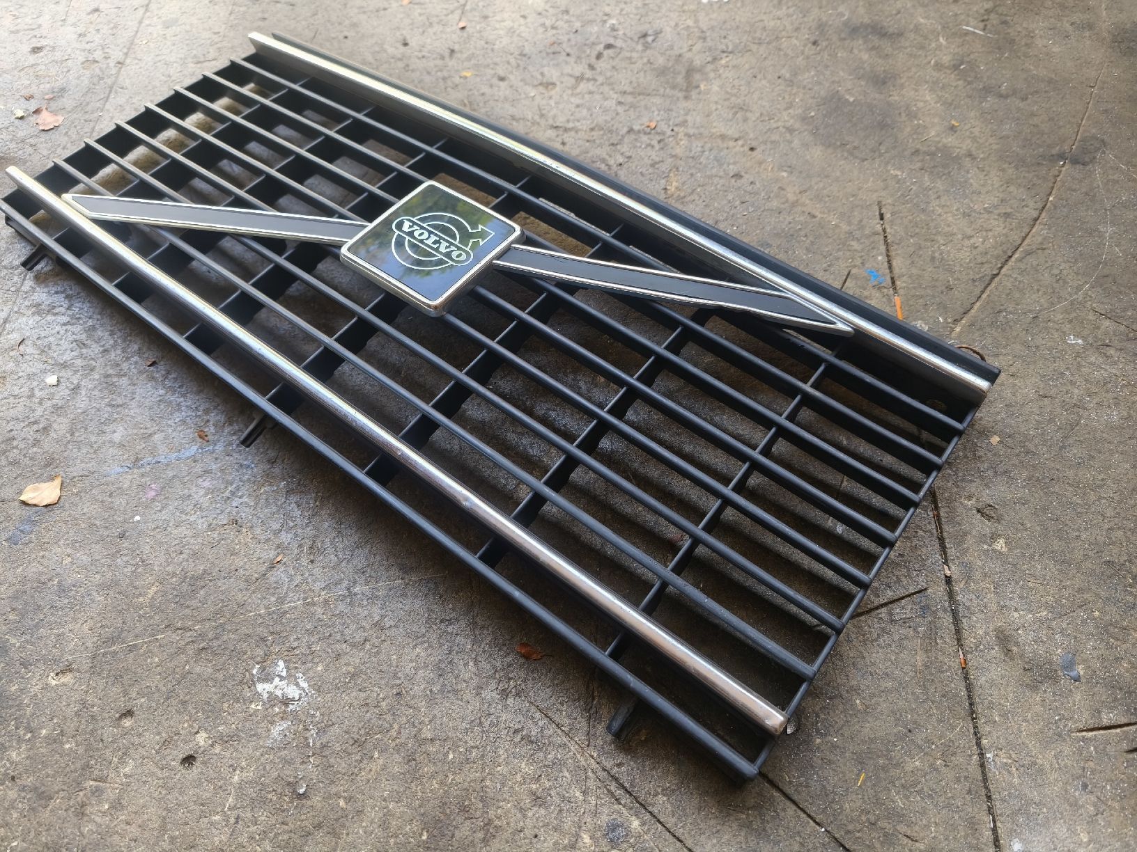 Volvo Alle Autoersatzteile: Volvo 240 Frontgrill -82 – Gebraucht aus Ernetschwil von Volvo0815 2