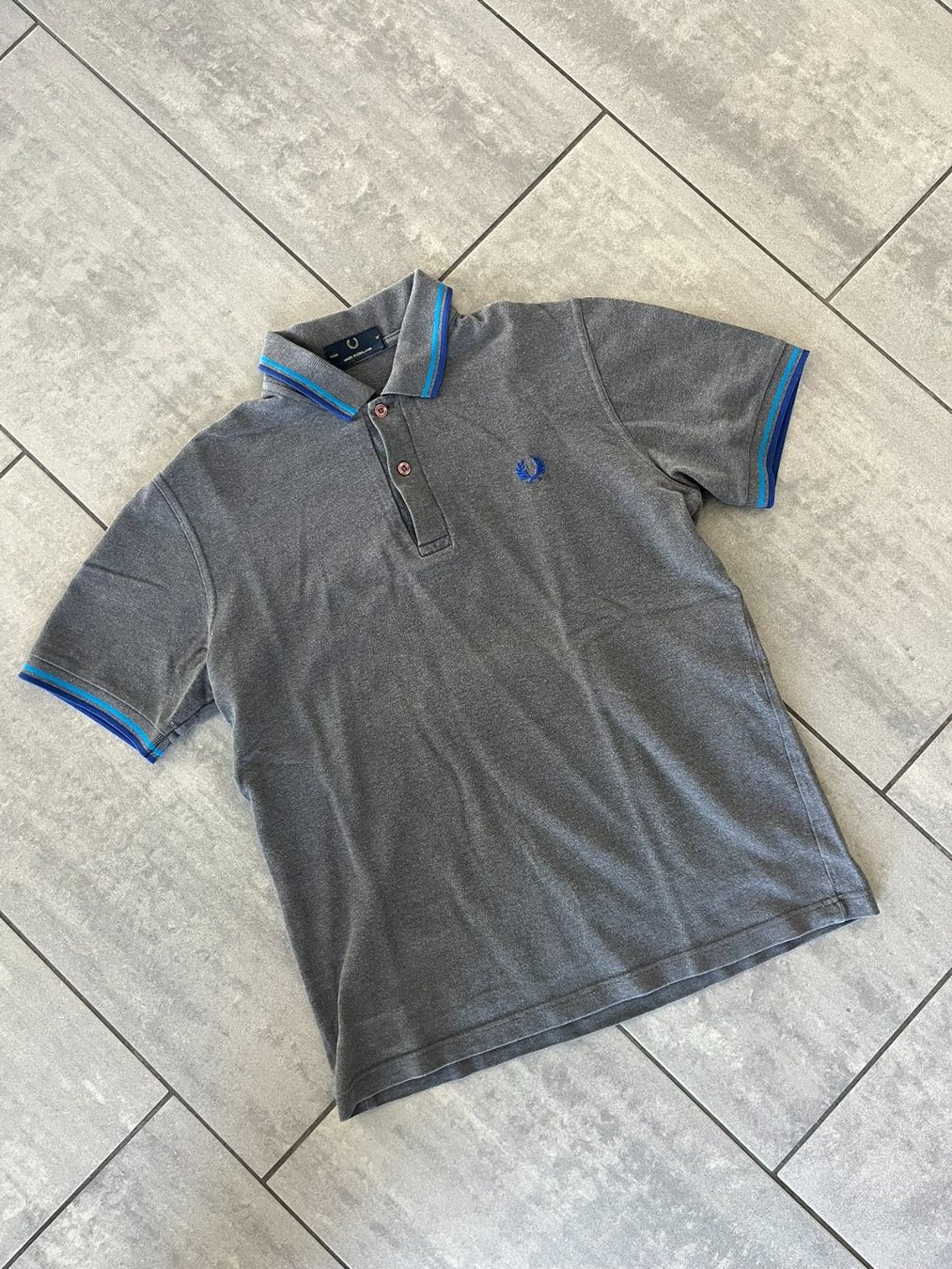 Fred Perry Magliette Polo: FRED PERRY Poloshirt Dunkelgrau – Usato da Otelfingen venduto da Denis_ZH