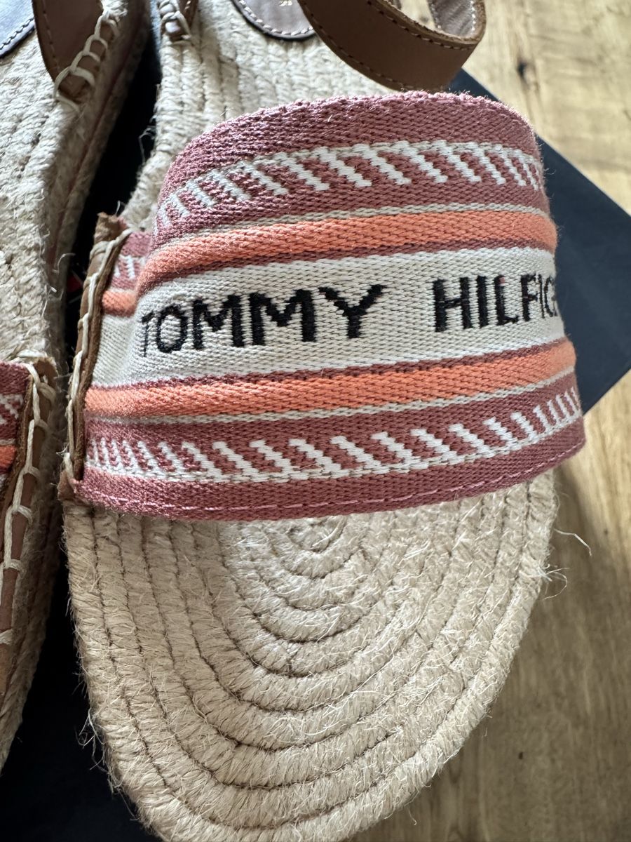 Tommy Hilfiger Damenschuhe: Tommy Hilfiger Sandalen NEU – Neu und originalverpackt aus Mur (Vully) FR von seaila 1