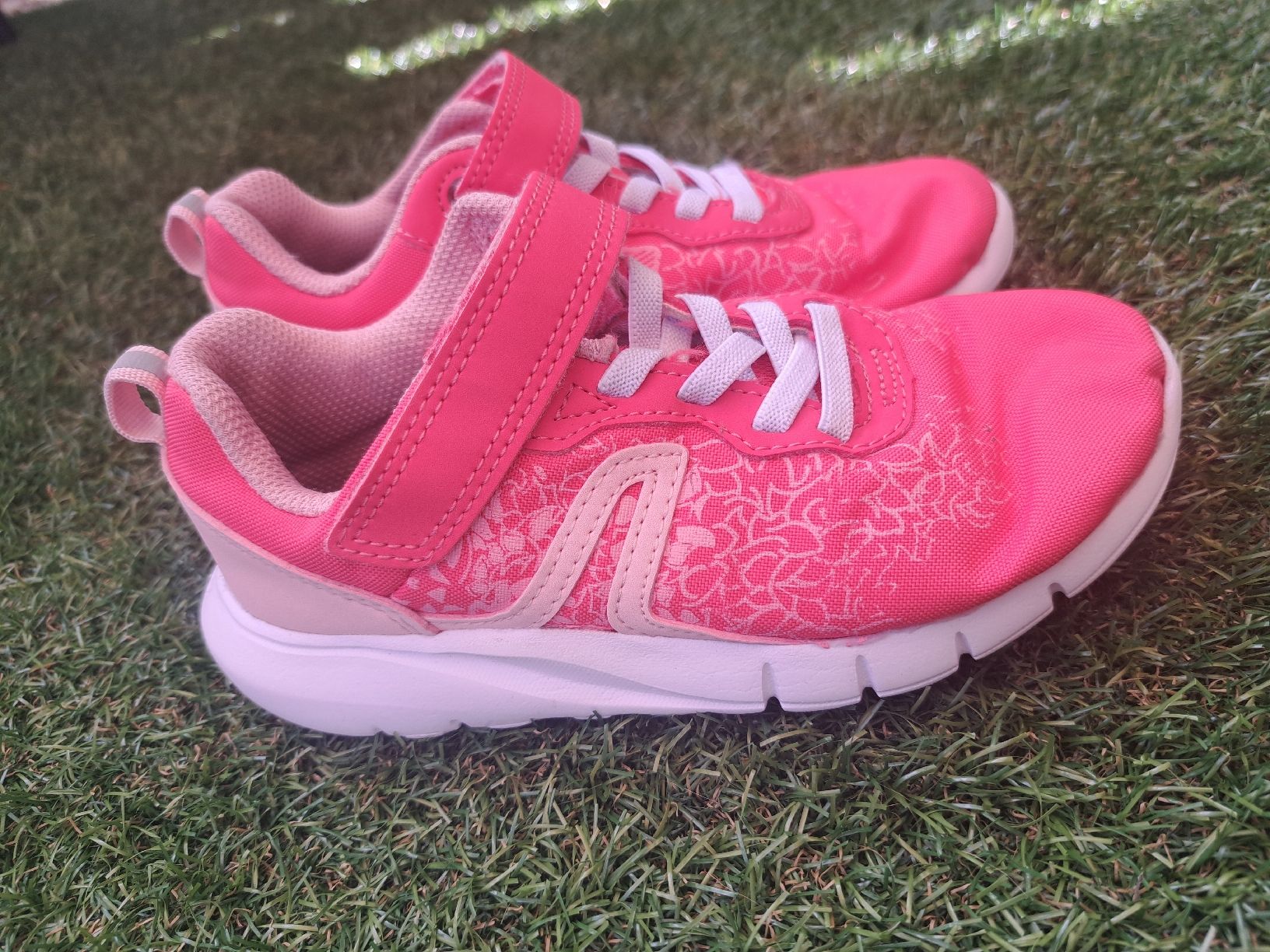 Decathlon Chaussures filles: Turnschuhe, Gr.30 – D'occasion à Seuzach par nadine.baur84 2