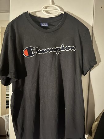 Blau/Schwarzes Champion Tshirt