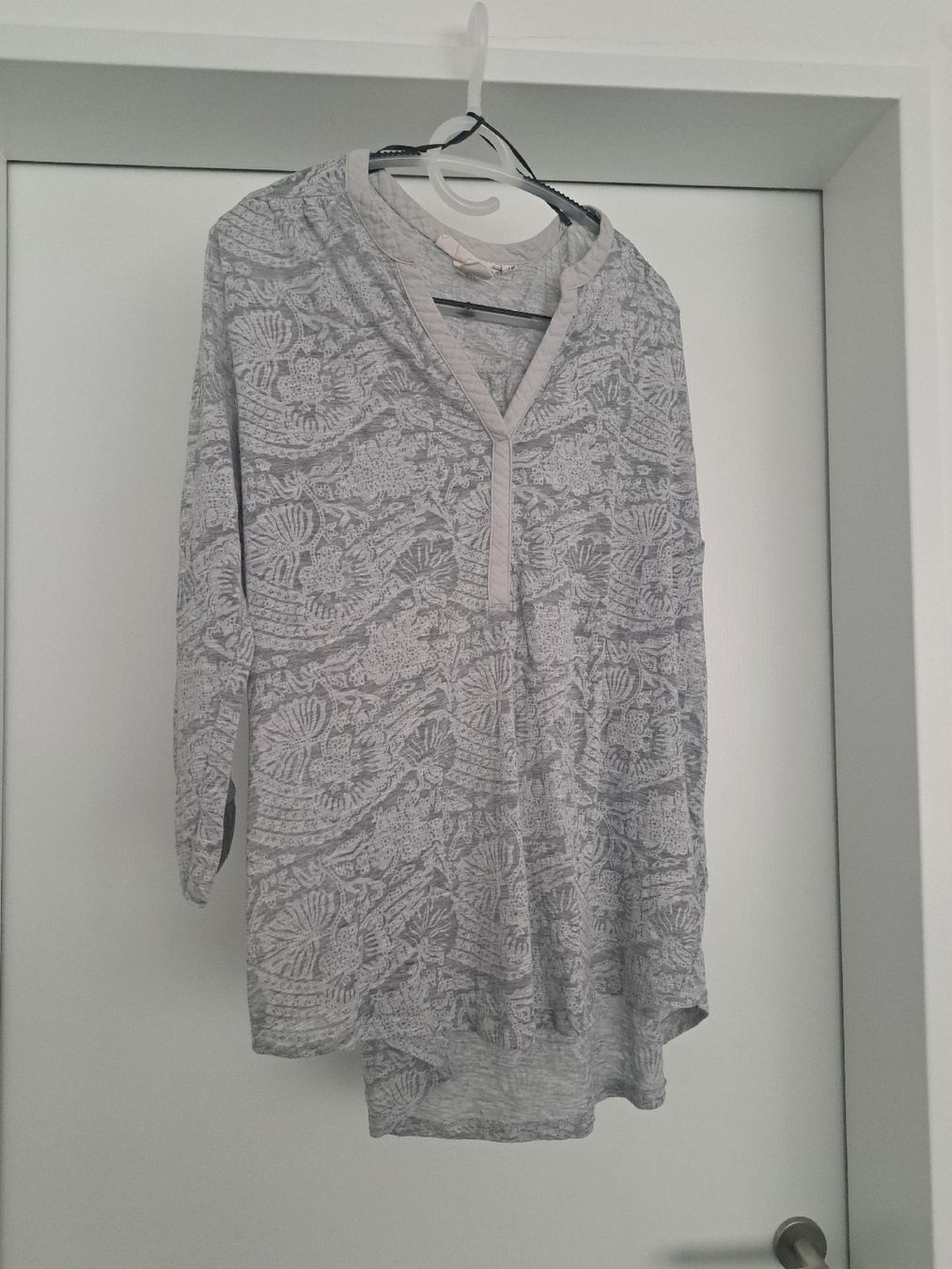H&M Blusen: H&M Bluse Grau Muster Grösse XL, gebraucht – Gebraucht aus Weisslingen von Horvi_09