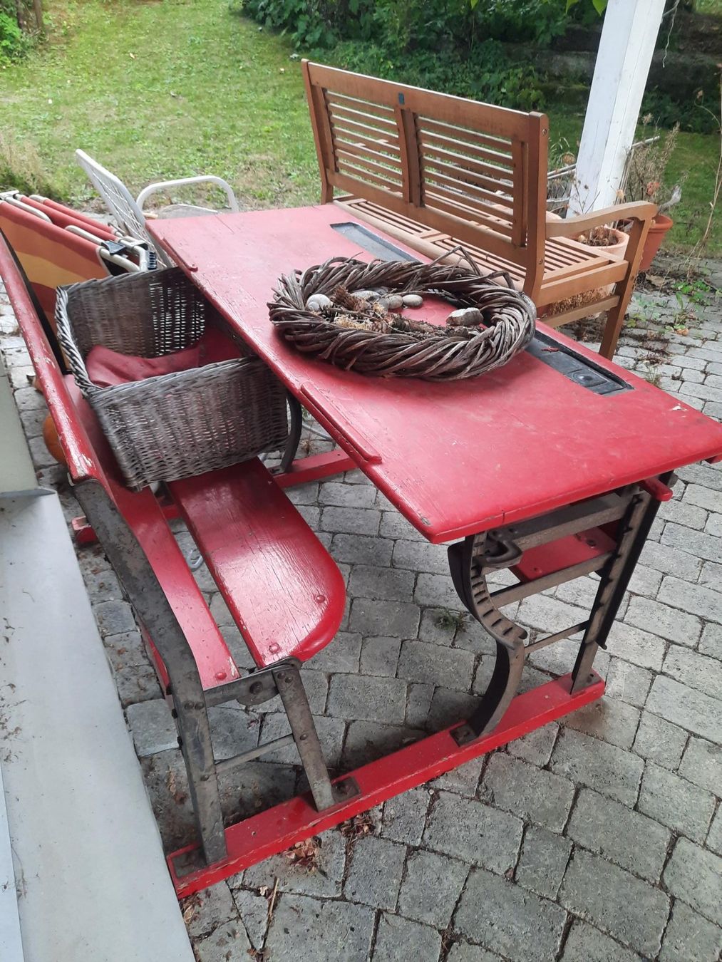 Schreibtische: Alte rote Schulbank – Gebraucht aus Frauenfeld von tigerente1 2