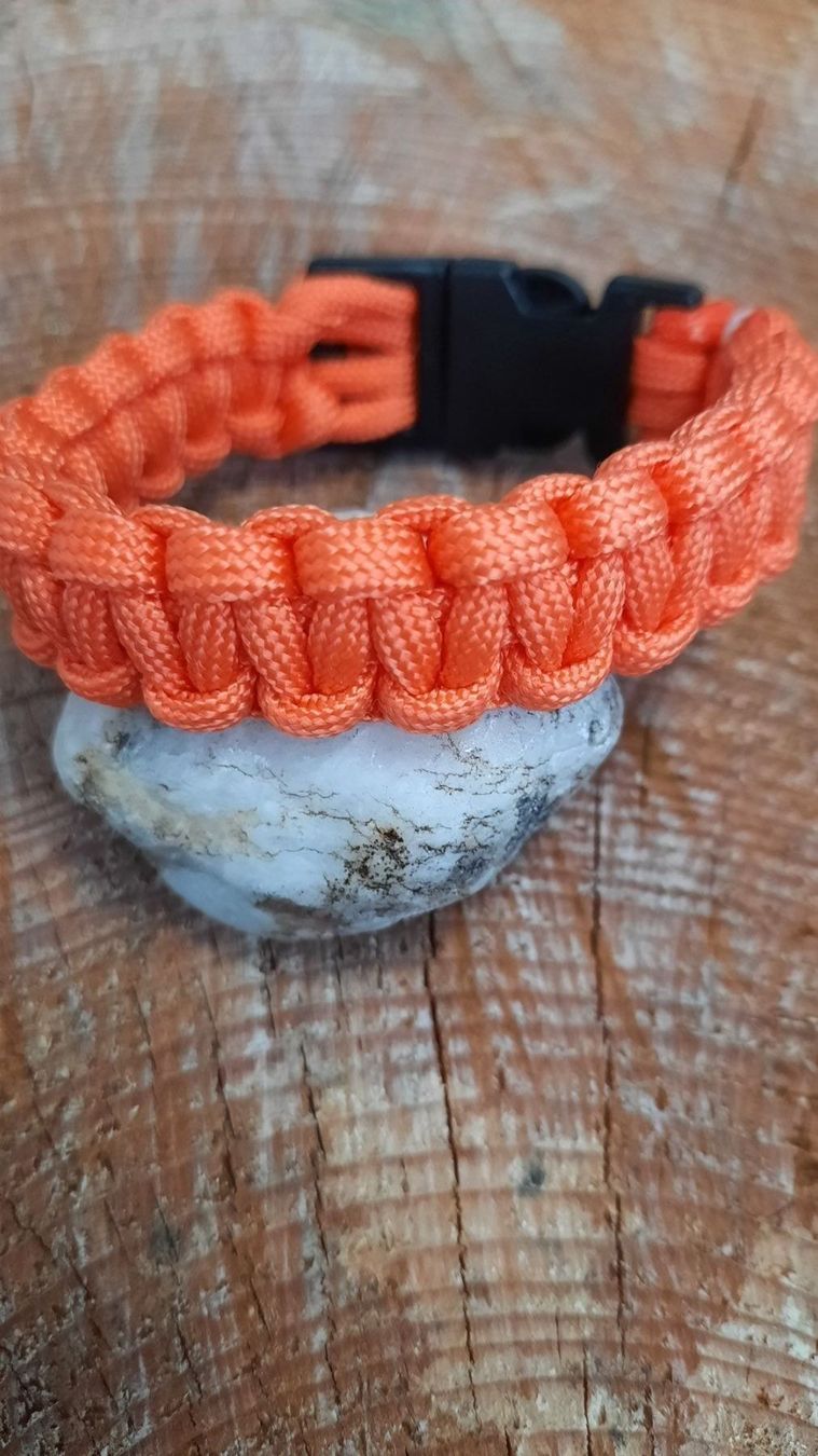 Bracciali & Braccialetti: Paracord Armband L Handmade Orange – Nuovo e nell'imballaggio originale da Walenstadt venduto da emynmuil1