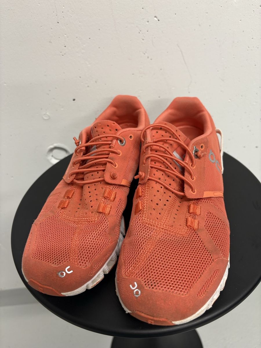 On Damenschuhe: On Sneaker Cloud 5 Gr. 37.5 Damen coral orange – Gebraucht aus Regensdorf von secondchancefashion 1