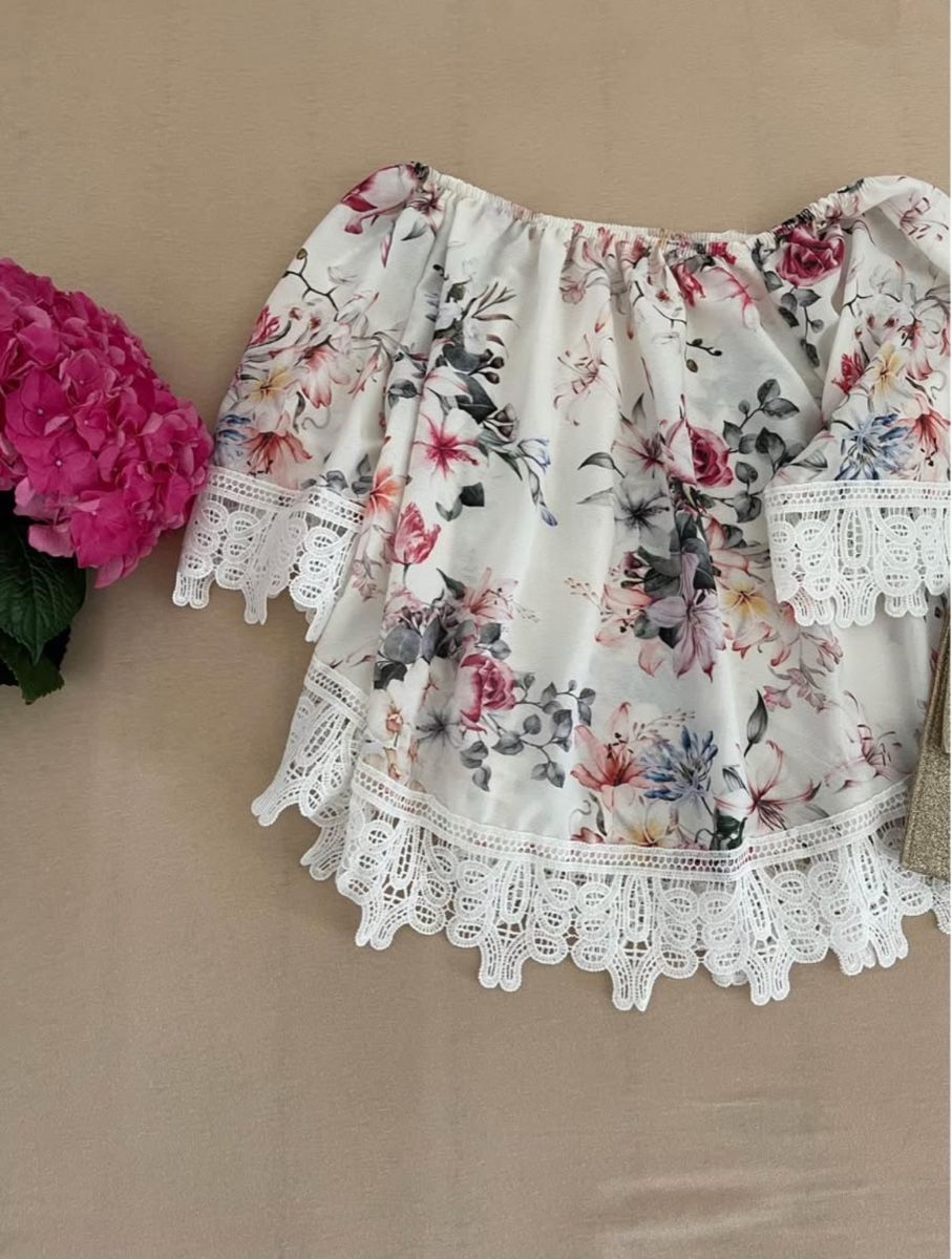 Camicette: Sommerliches Off-Shoulder-Top mit Blumenmuster & Spitze – Usato da Burgdorf venduto da lin_g59z 1