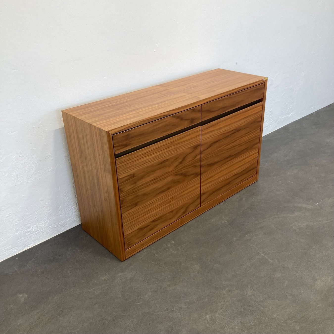 Armoires: Top Design Exclusiv Sideboard 1200mm breit - Nussbaum mit – D'occasion à Schönenwerd par mcofficeshop 2