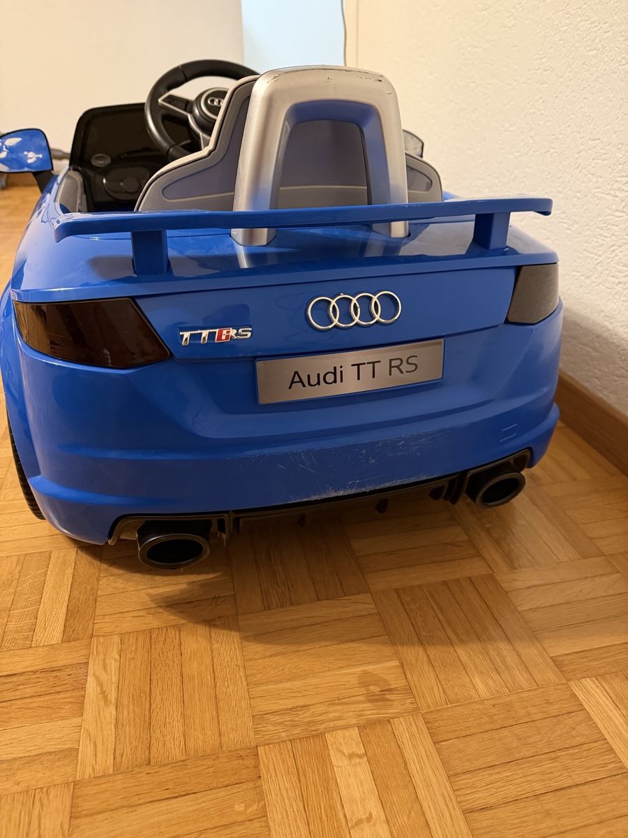 Veicoli per bambini: AudiTT RS Kinder Elektroauto blau – Usato da Schlieren venduto da adi_grp6