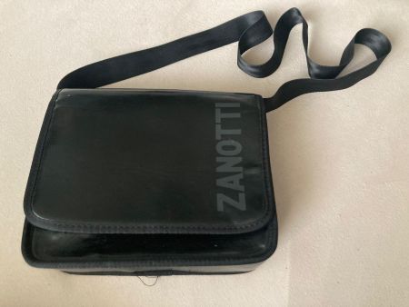 Umhängetasche Zanotti schwarz mit Schlüsselhalter gebraucht