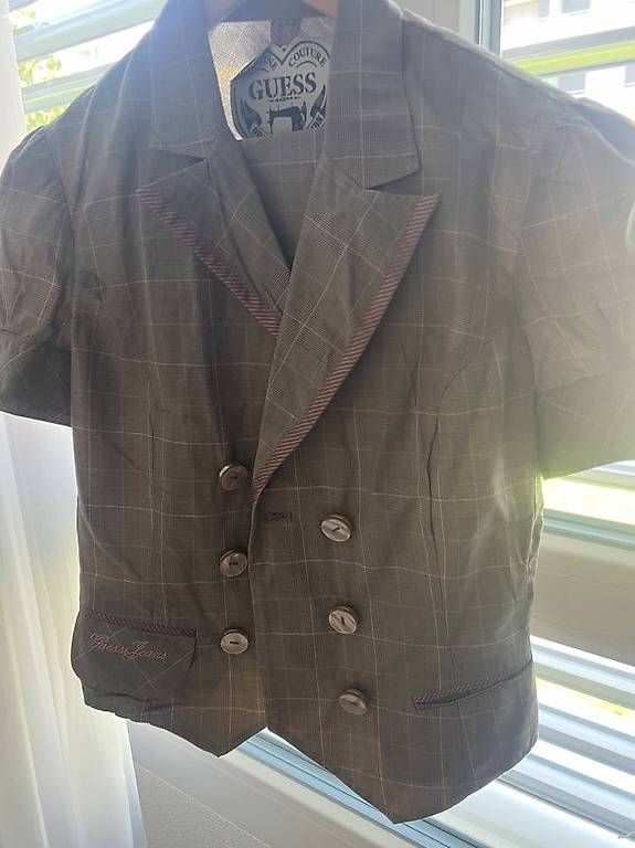 Lotti di vestiti: Blazer & shorts Guess – Usato da Bulle venduto da Preteni 3