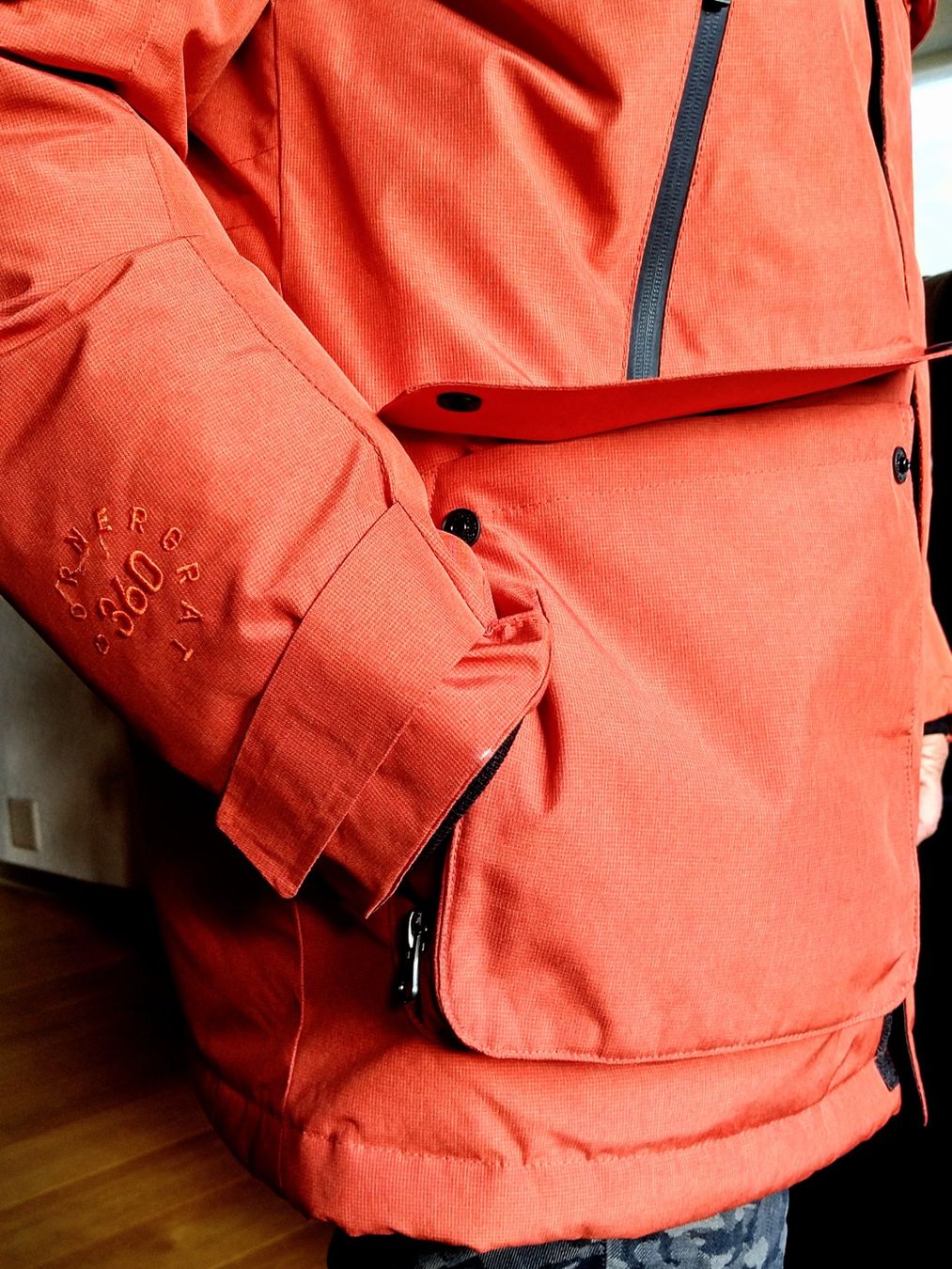 Jacken: Daunenjacke mit Kaputze – Neu (gemäss Beschreibung) aus Frutigen von Pixele10 3