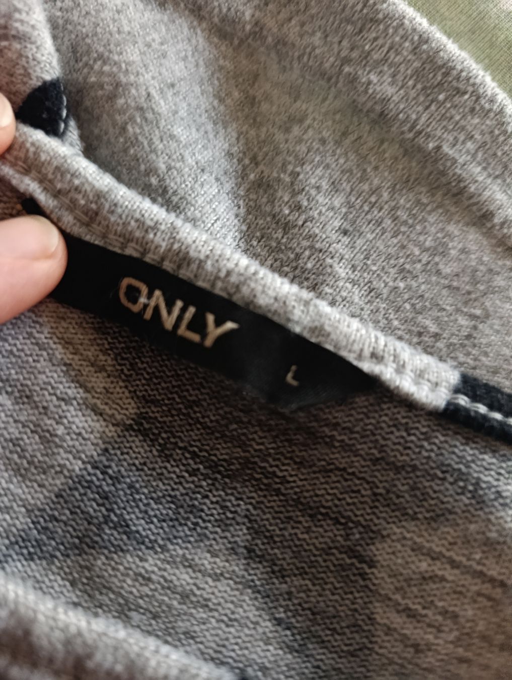 Only Pulls & Sweat-shirts: Only Pullover grau mit Sternenmuster Grösse L gebraucht – D'occasion à Mosnang par graf1978 1