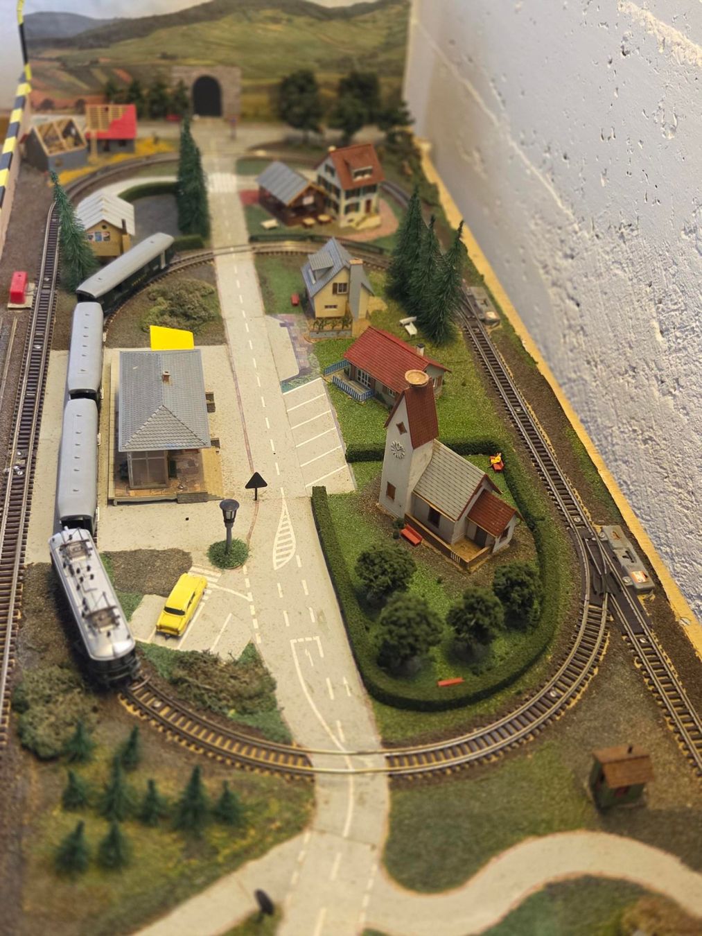 Wesa Modellini di ferrovie: WESA Modelleisenbahnanlage – Usato da Thunstetten venduto da sch_dm6f
