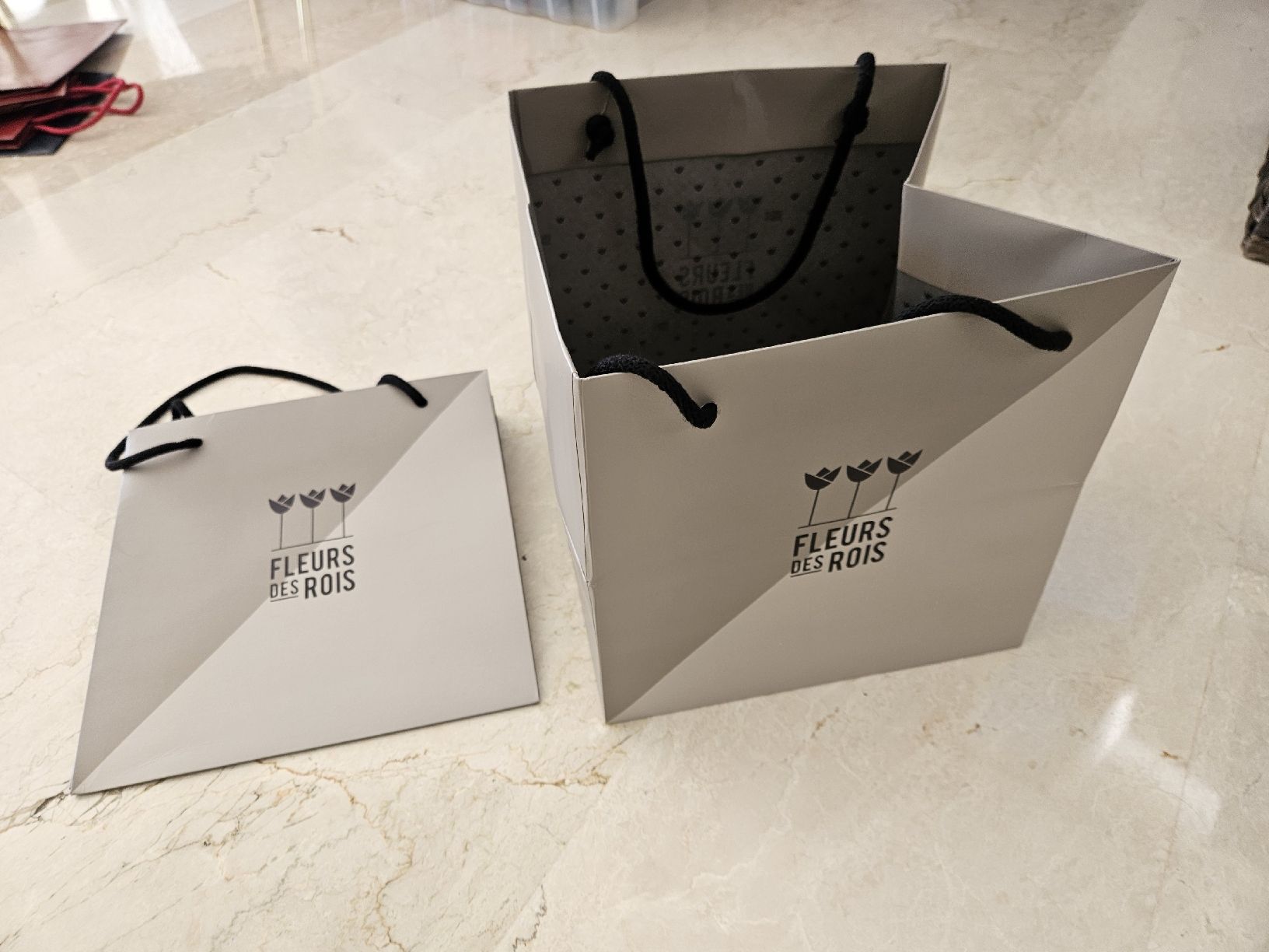 Borse: 2 Taschen Fleurs des rois – Usato da Therwil venduto da cag_jy2h