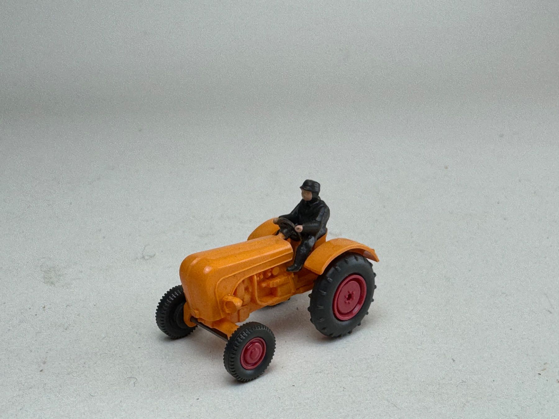 Wiking Modellini d'auto: Wiking Porsche Traktor orange – Usato da Elm venduto da Wikmtz
