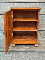 Antiker kleiner Holzschrank mit Tablaren Vintage 40er Jahre