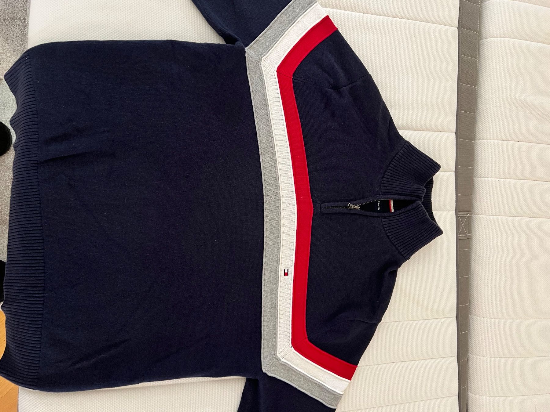 Tommy Hilfiger Maglioni & Felpe: Tommy Hilfiger Sweater - Like New – Nuovo (secondo la descrizione) da Zürich venduto da and_y8dy 5