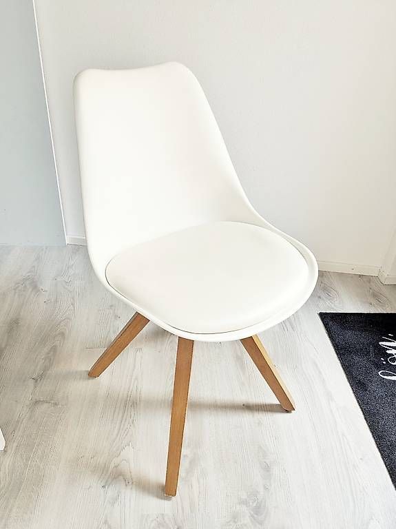 Set de table et chaises: Runder Tisch und 4 Stühle – D'occasion à Alpnachstad par Jegi_2 1