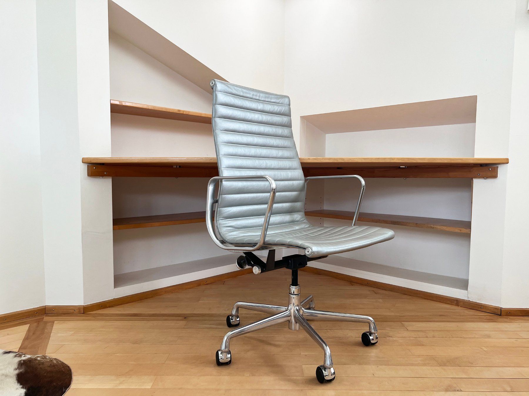 Herman Miller Sedie: Silbern Lederstuhl EA119 von Herman Miller Eames 6st verf. – Usato da Basel venduto da Josy_Baker_1906