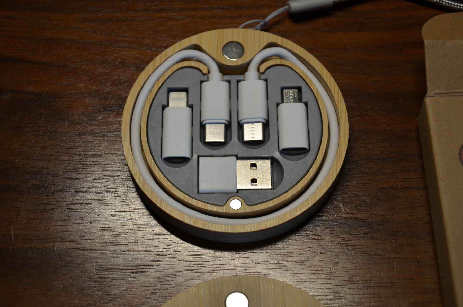 Cavi: USB Ladekabel / Adapter Organizer – Nuovo e nell'imballaggio originale da Kerns venduto da Maertu1 4