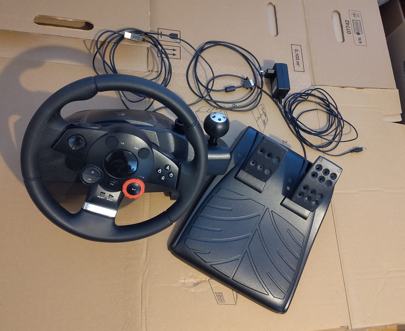 Logitech Controller: Logitech Driving Force GT Lenkrad mit Pedalen – Usato da Luzern venduto da Griphus1 1