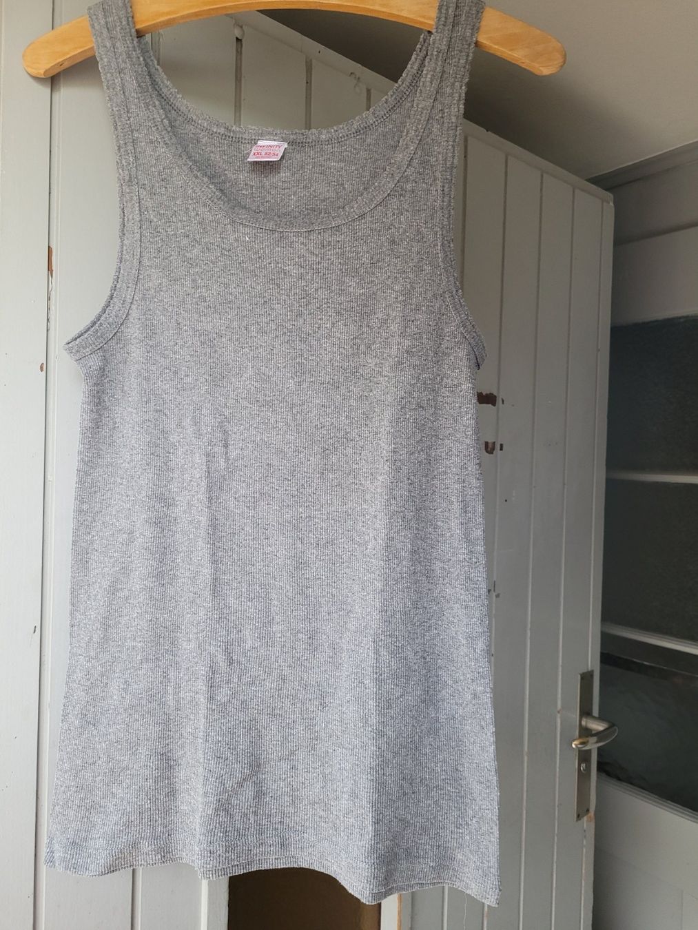 Top: Sommerleibchen – Usato da Wangen SZ venduto da smokly01