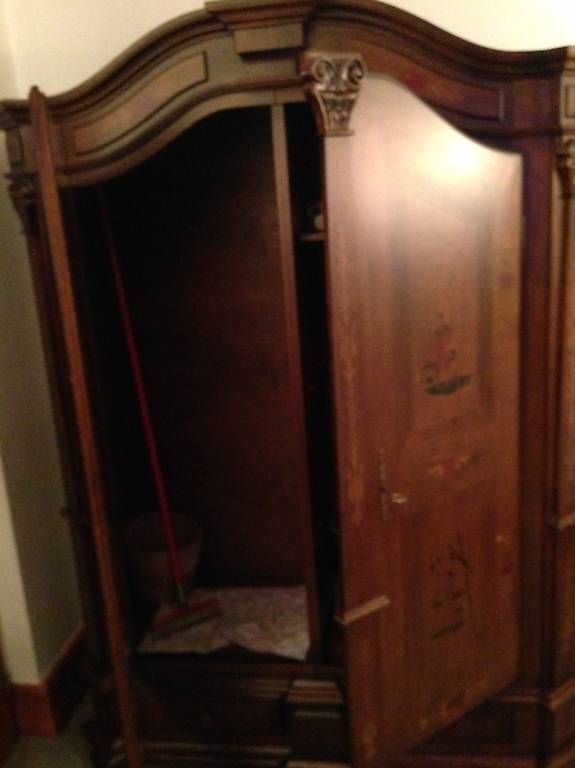 Armoires: Antique armoire penderie – D'occasion à Botyre (Ayent) par mos_z9sz