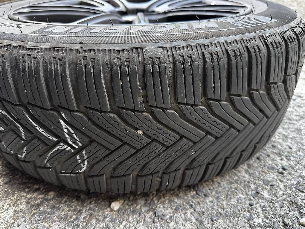 Volkswagen Pneus & Roues: Roues hiver VW – D'occasion à Roche VD par emi_6dhw 2