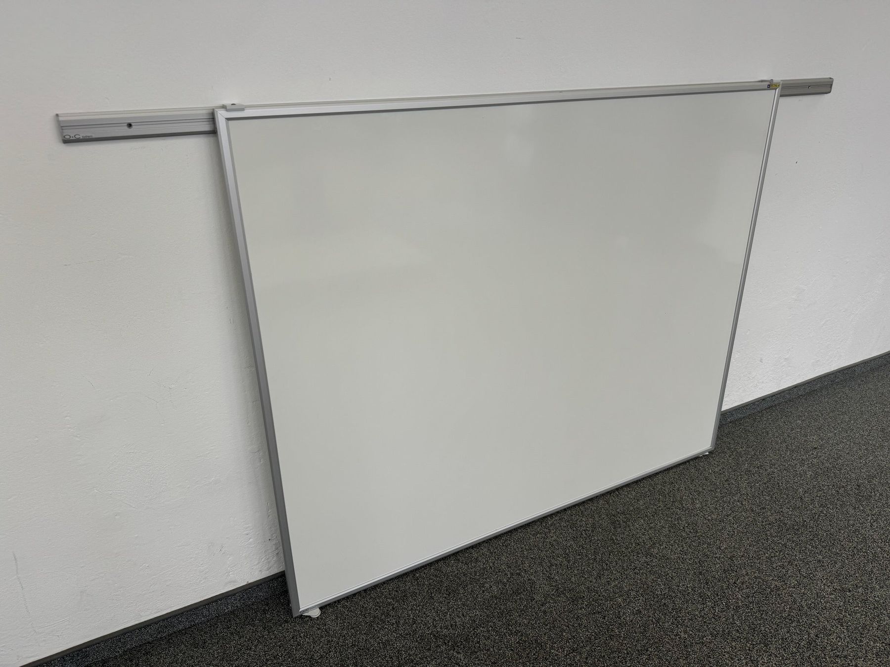 Armadi: O+C Whiteboard mit Wandschiene – Usato da Schönenwerd venduto da mcofficeshop 1