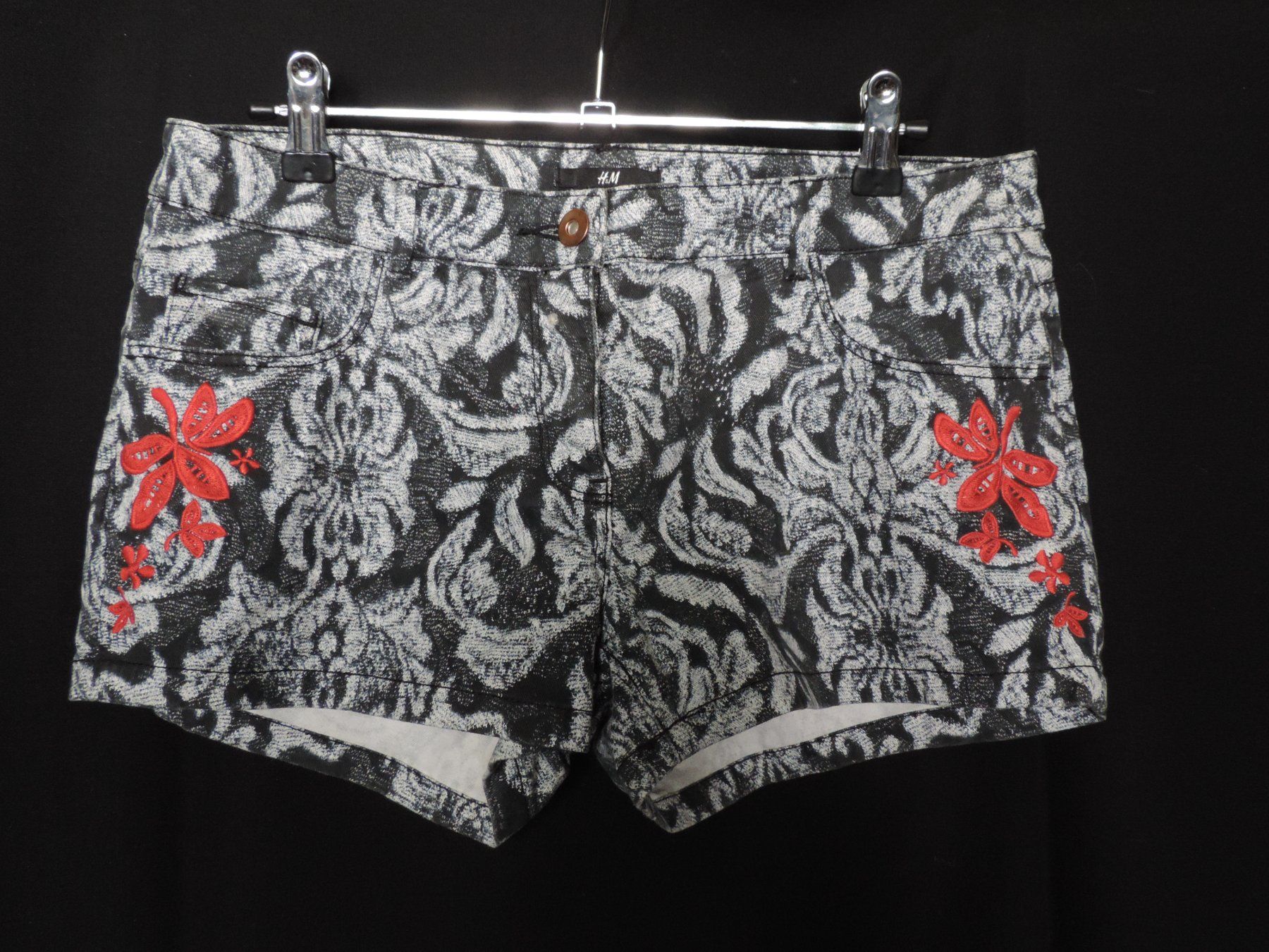 Pantalons: short jeans gris foncé – D'occasion à Genève par Axelle333 1