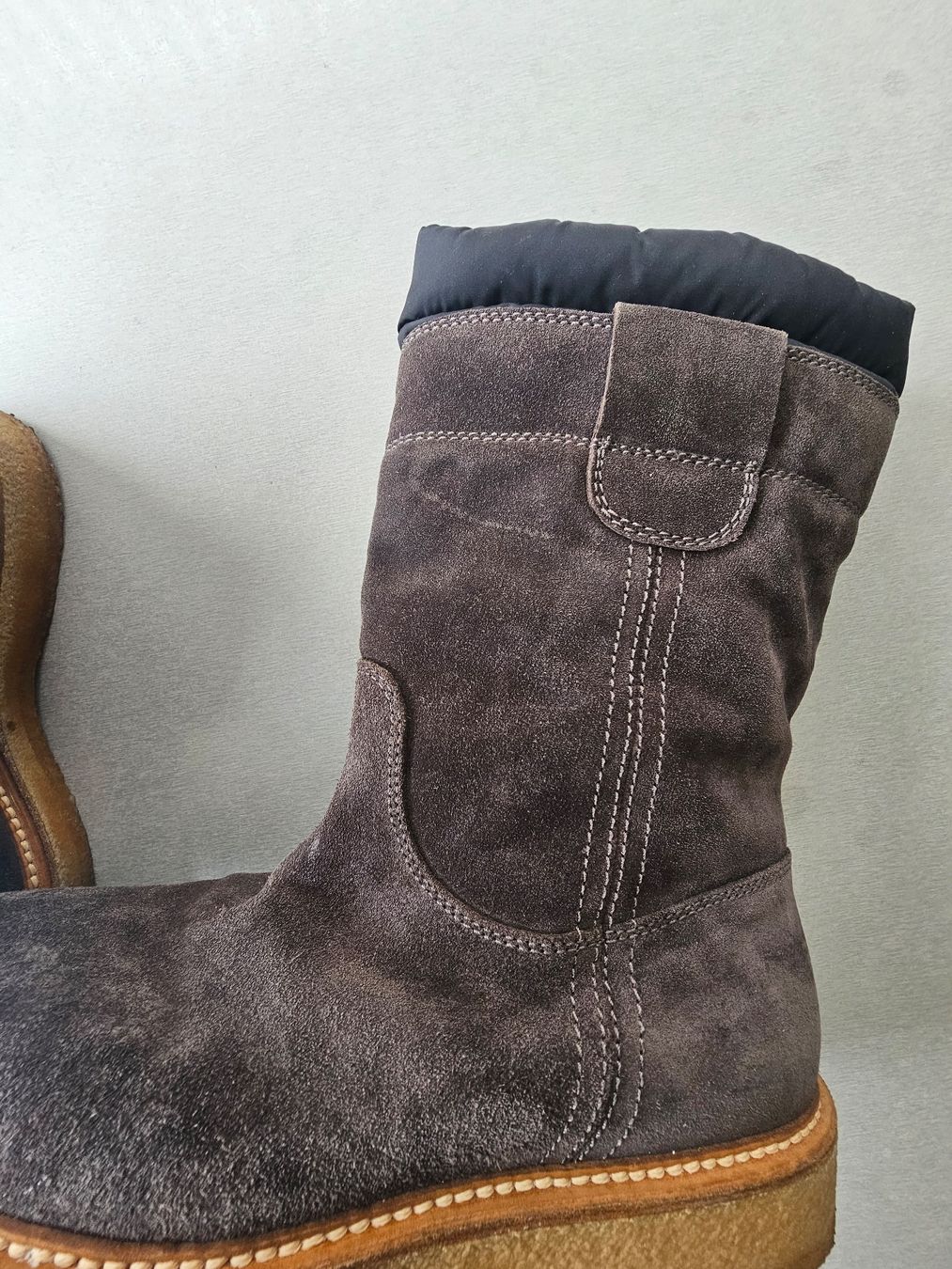Moncler Scarpe da donna: Botte hiver daim et duvet – Usato da Château-d'Oex venduto da bla_b6mv 5