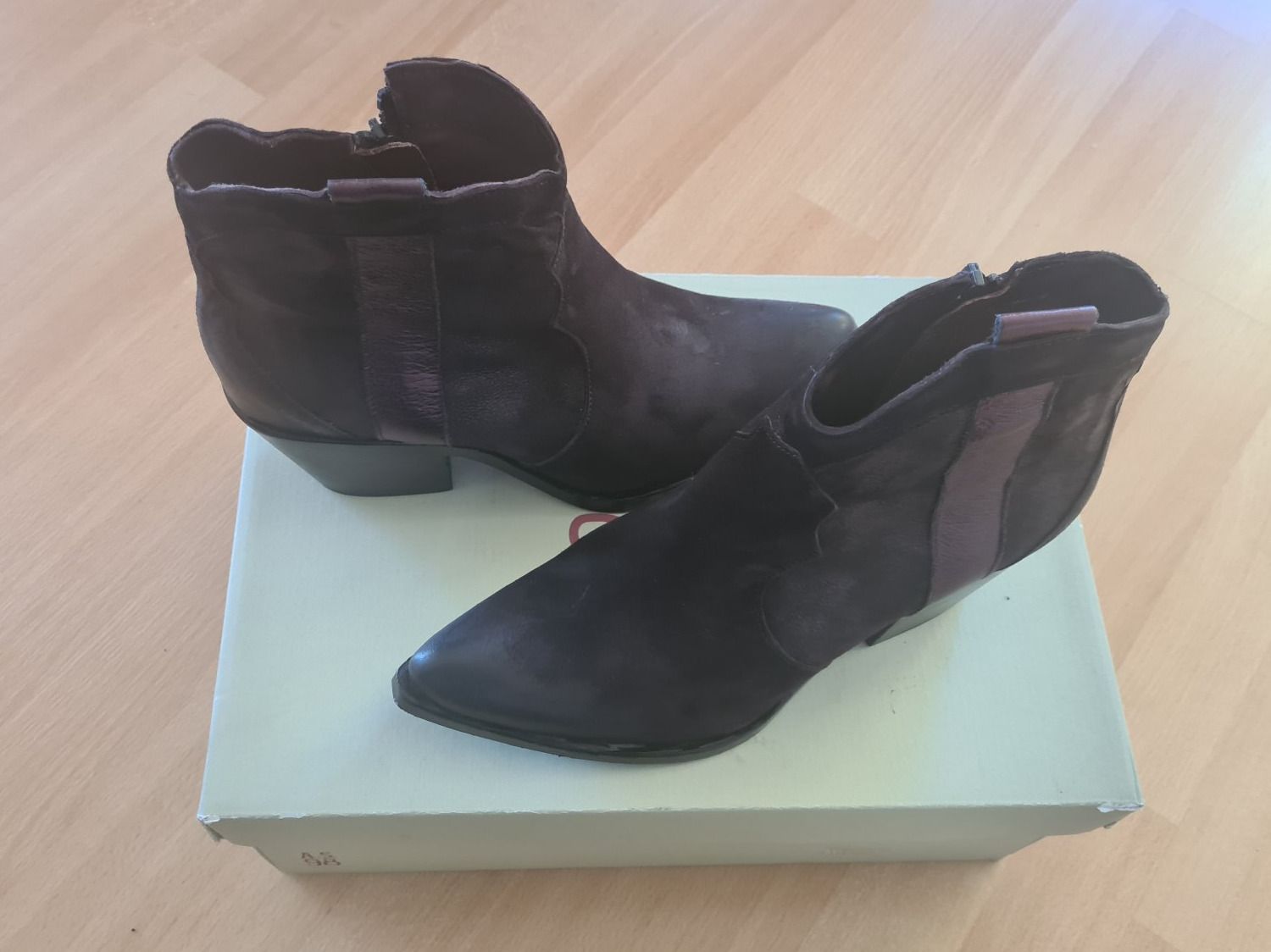 Mjus Scarpe da donna: MJUS-AS98 Damen Western Stiefelette – Nuovo (secondo la descrizione) da St. Gallen venduto da Demos86