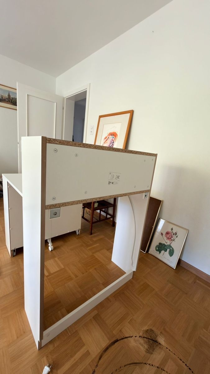 Ikea Scrivanie: Weisser Schreibtisch mit Rollen & Regal – Usato da Münchenstein venduto da s0r4y4 8