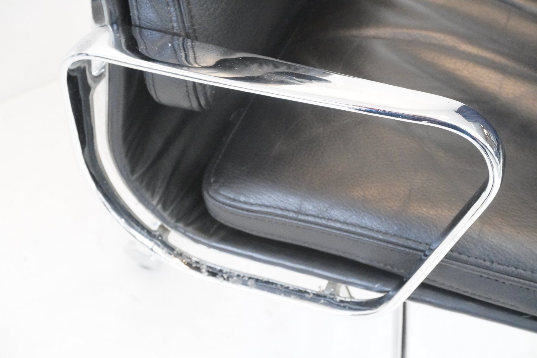 Herman Miller Sedie: Herman Miller Eames Soft Pad EA219 Leder Designklassiker – Usato da Bad Zurzach venduto da QLASSIQ 6