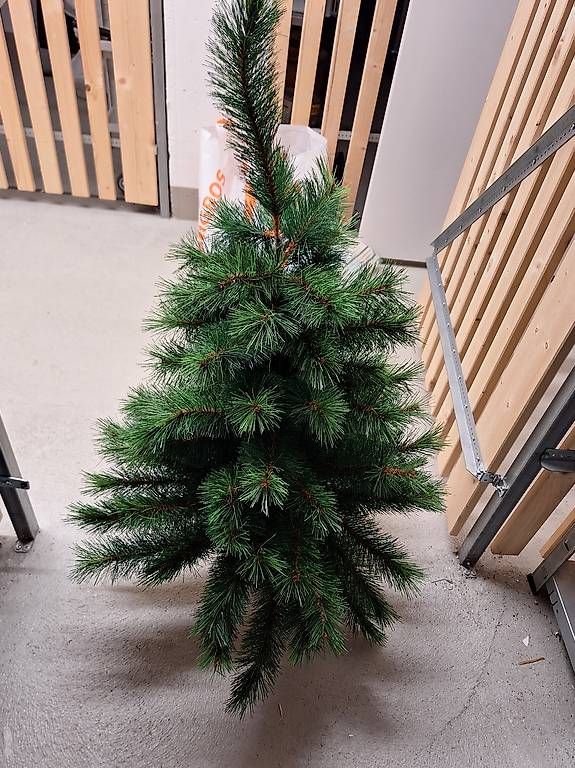 Tutte le decorazioni: xMas tree – Usato da Zürich venduto da MatShopping