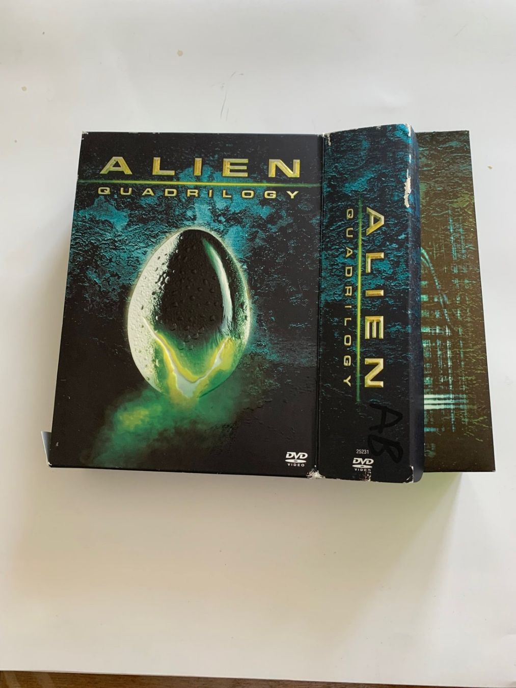 Tous les DVDs: Alien Quadrilogy * 9 DVD – D'occasion à Emmen par newdeal1970 1