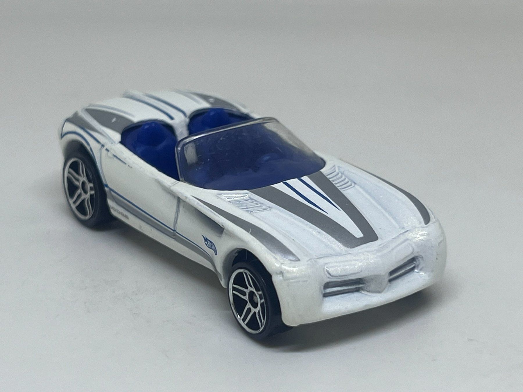 Hot Wheels Modellini d'auto: Hot Wheels Dodge Concept Car #622 – Usato da Wildegg venduto da LaaBoutique