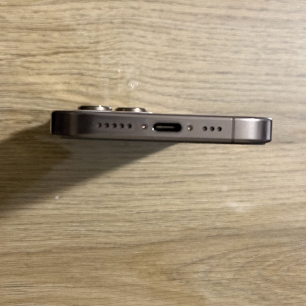 Apple Portables: IPhone 16 Pro, Gold – D'occasion à Crissier par Momo0202 2