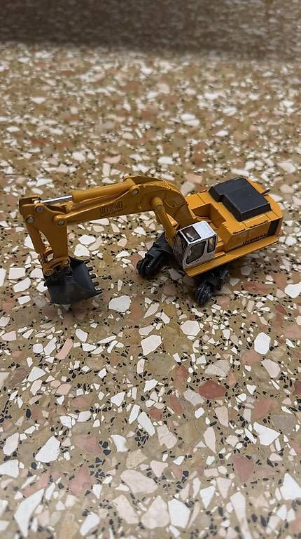 Escavatori: Bagger Liebherr – Usato da Winterthur venduto da hai_7lyy