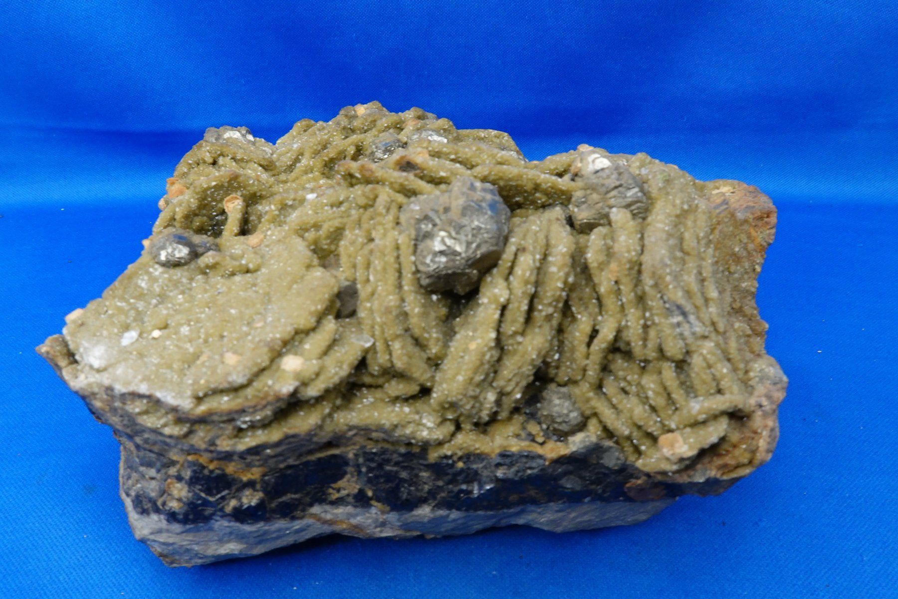 Minerali & Pietre curative: Pyrrhotit mit Siderit und Chalkopyrit – Usato da Schinznach Bad venduto da Demerald 8