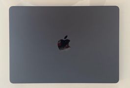 MacBook Air M2 13” 256GB Space Grau – viel Zubehör