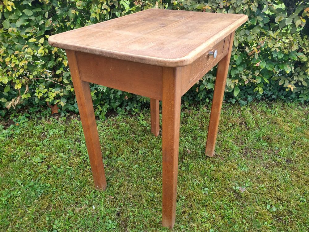 Kleiner alter Holztisch Kaufen auf Ricardo