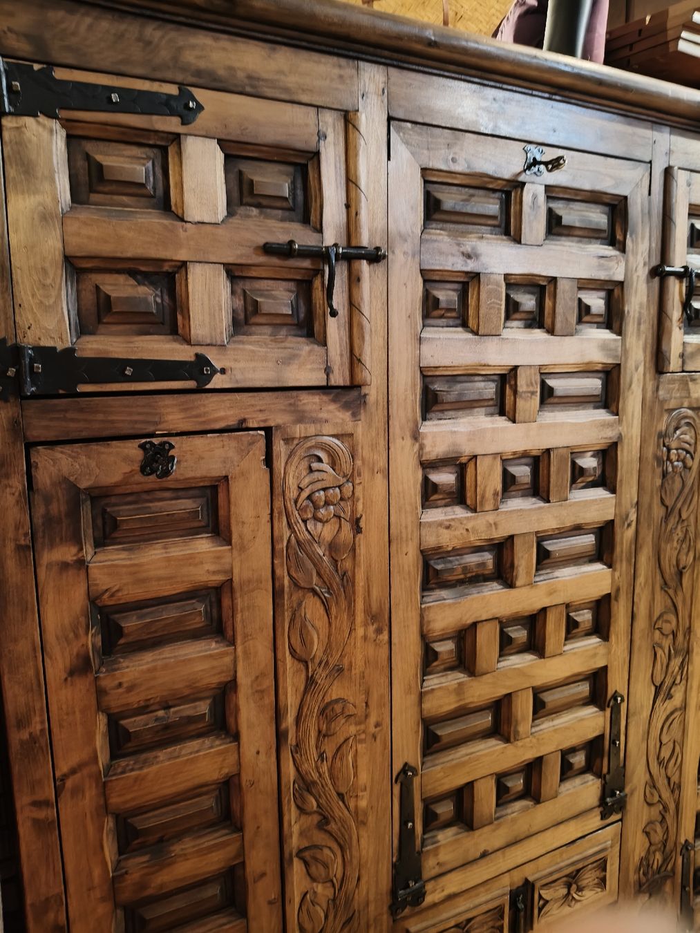 Schränke: Schrank, 1890er Spanien Bär – Gebraucht aus Zwingen von inf_2blh 3