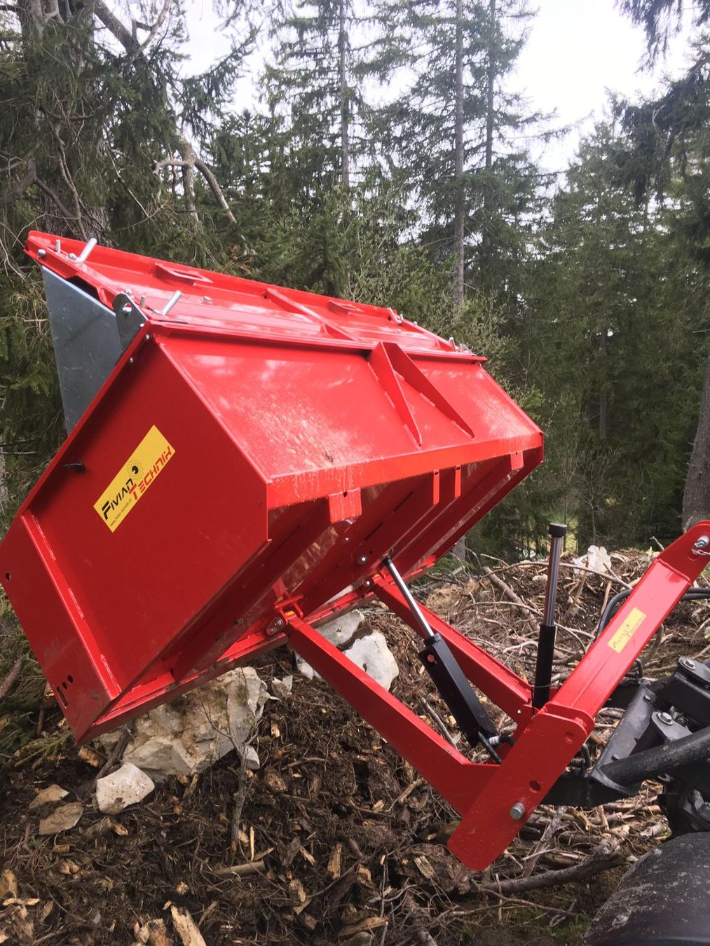 Zubehör Traktoren & landw. Fahrzeuge: Hoch-Kippschaufel hydraulisch – Gebraucht aus Altbüron von bifidus04 2