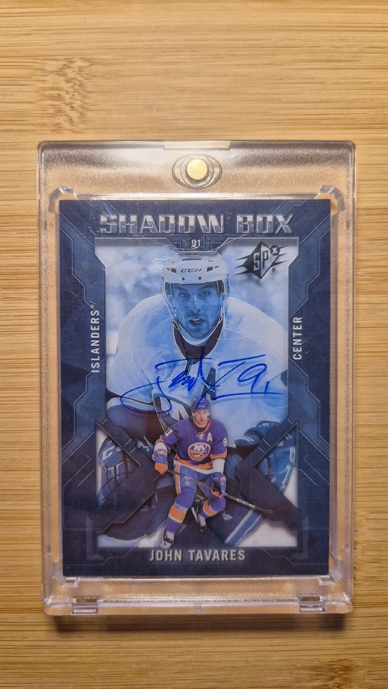 NHL Carte collezionabili: NHL Shadow Box John Tavares NY Islanders – Usato da Bellach venduto da paedu-1980