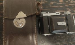 Appareil photo vintage Kodak avec étui