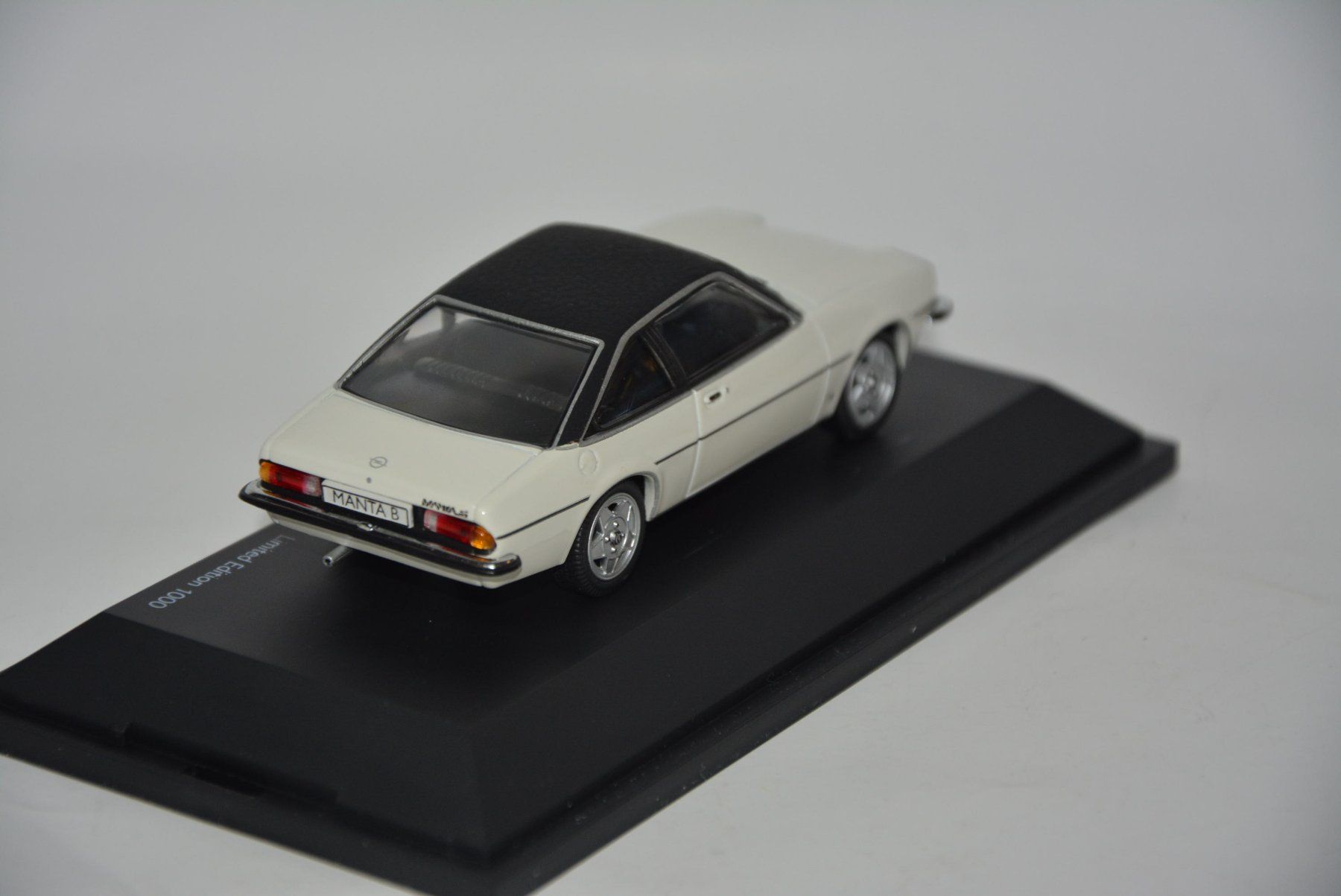 Opel Modellini d'auto: Opel Manta B ,  Schuco , 1:43 – Nuovo e nell'imballaggio originale da Goldach venduto da Feivel9 6