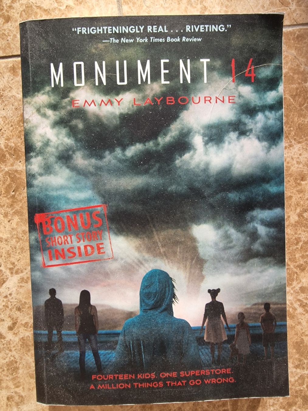Libri: Monument 14 - Emmy Laybourne / Gymi – Usato da Wildberg venduto da mantas07